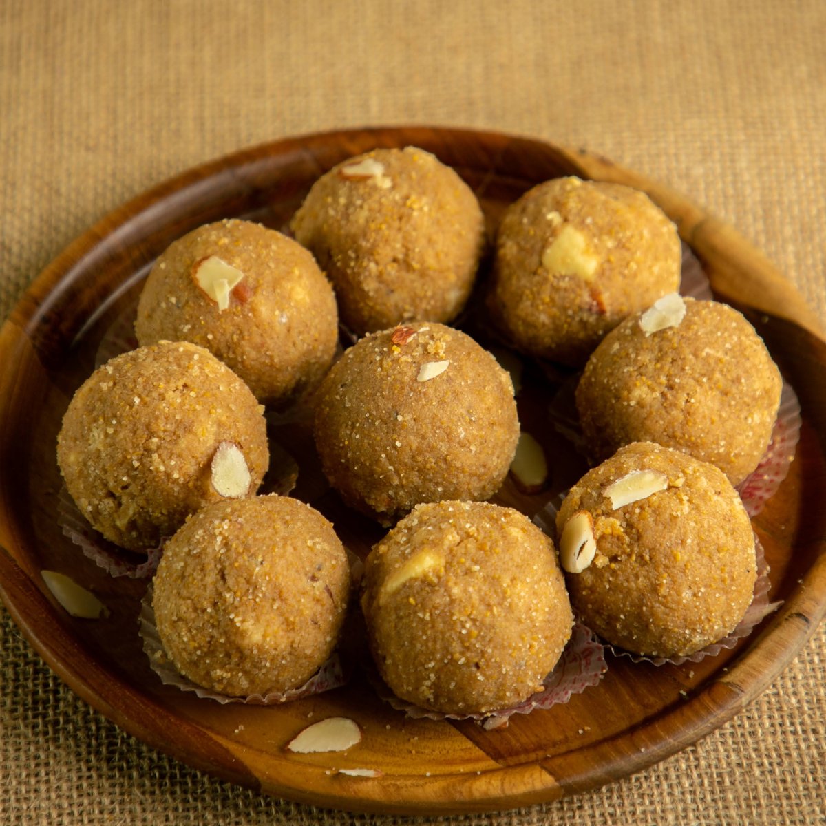Gond Laddu