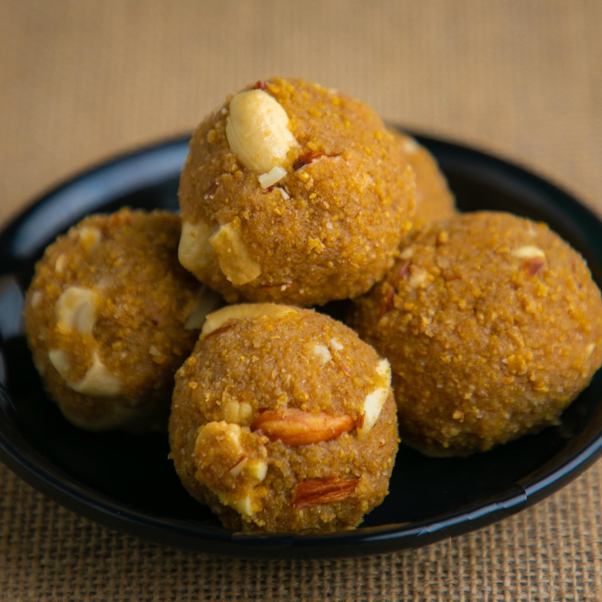 Gur Methi Ladoo