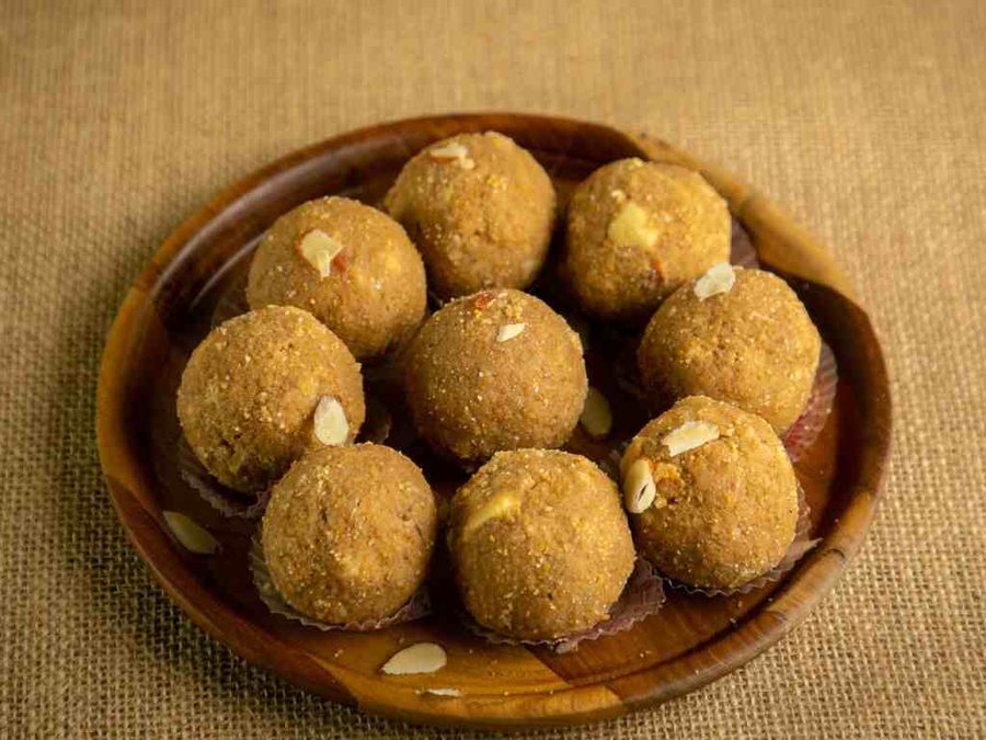 Atta Gond Laddu