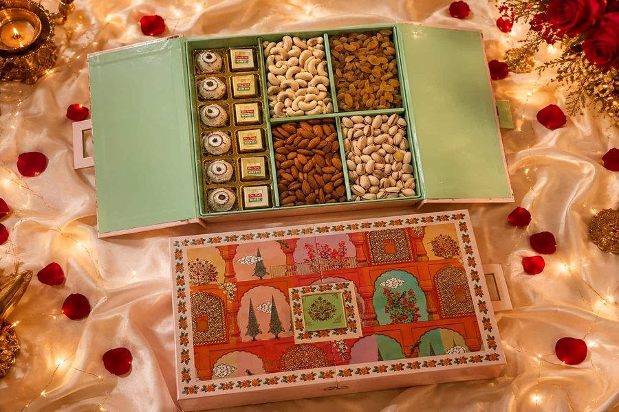 Meetha Nazrana (Dry Fruit with Sweets Box)